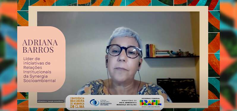 Adriana Barros durante realização do painel sobre enfrentamento da crise climática. Imagem YouTube