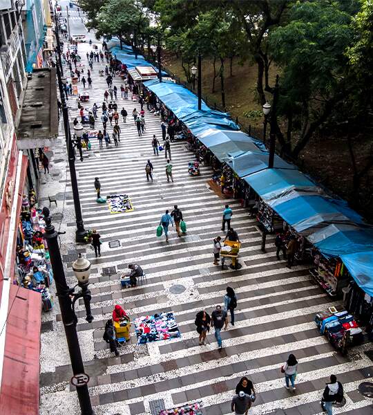 Mais de 8 milhões de pessoas deixam a linha de pobreza e Brasil registra menor índice de pobreza